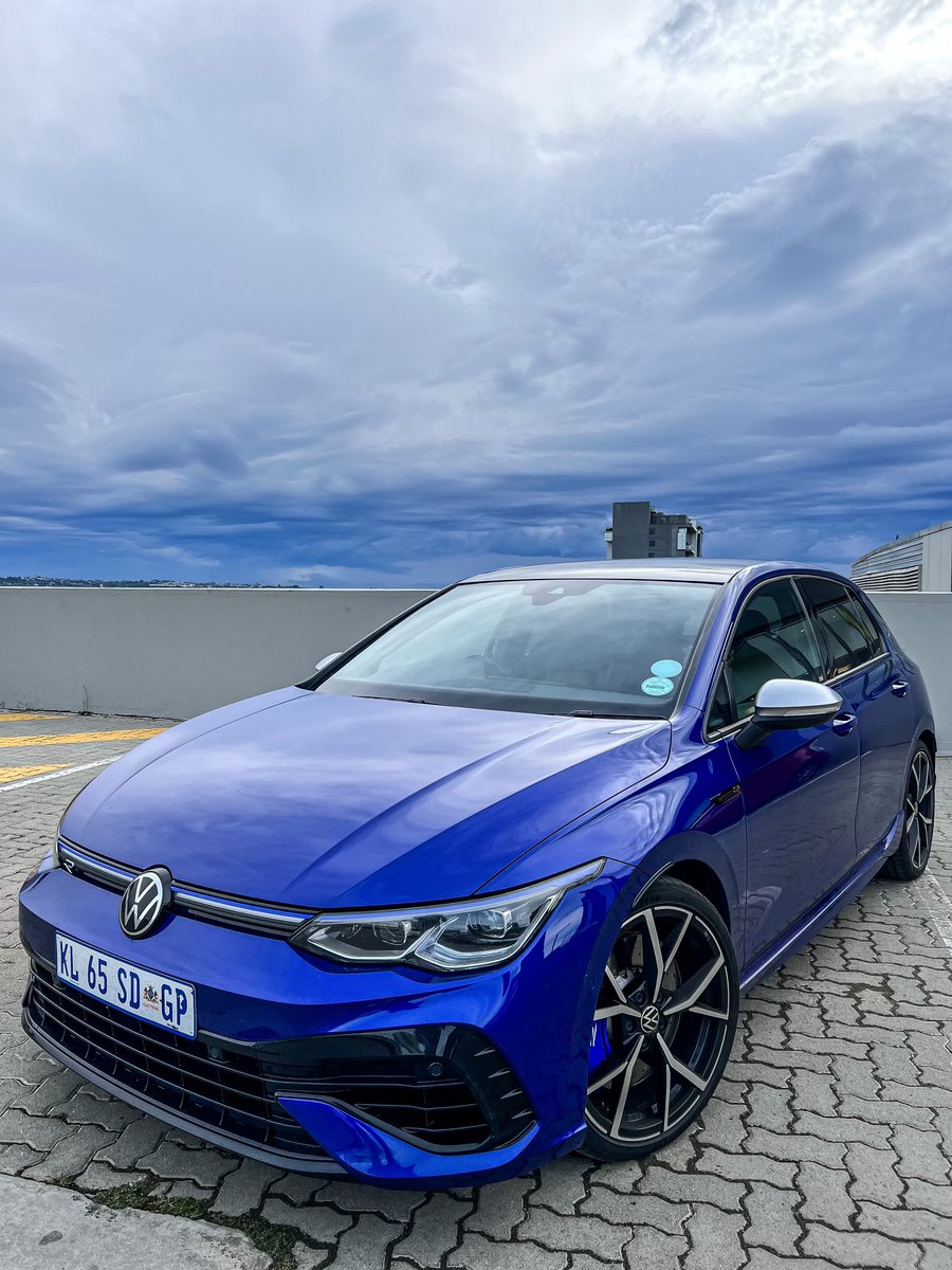 IamKumbi's tweet photo. The Golf 8R is powered by a 2.0-litre turbocharged engine that produces 235kW/400nm of torque, with power being sent to all 4 wheels. Its claimed to sprint from 0-100 in 4.7 seconds however its feels way quicker than that. Speed aside, the Golf feels extremely comfortable to drive. The fact that it’s a Golf, means there is ample of room in the cabin and that you are easily able to daily the hot hatch with no issues. It also won in terms of fuel as we saw figures as low as 7.4L/100kms. Overall, I think that the new Golf R is worth all the hype, it retains its street cred, sounds greats, has great space and most importantly, drives extremely amazing!