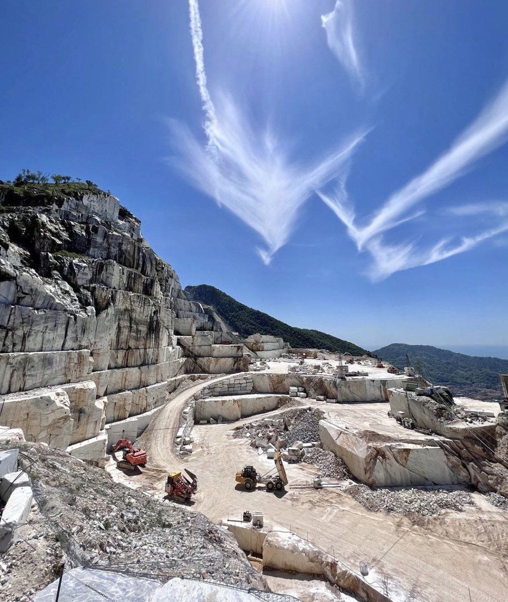 pisani_uk's tweet photo. - Q U A R R Y - 

What a picture📸😍

Credit: @calacata.borghini 

#Quarry #Stonequarry #Naturalstonesupplier #Naturalstone #Graniteslabs #Granite #viral #Inspiration  #Usenaturalstone #Luxury #Graniteblocks #marbleblocks #Marble #marbleslab #stoneprojects https://t.co/XQr7qF9tZp