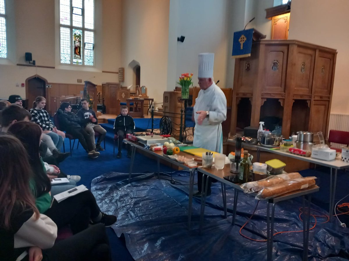 ConnectAlloa's tweet photo. Last week we had an amazing cooking session with Billy Campbell! Where our young people got to learn how to make fresh pasta, tomato soup from scratch and paella! They all enjoyed it
#connectalloa #stmungos #youthwork #cookingsession https://t.co/QPaacAAqby