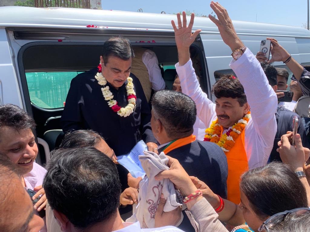 ManojTiwariMP's tweet photo. दिल्ली नार्थ ईस्ट लोक सभा की जनता का यशस्वी @PMOIndia श्री @narendramodi जी और केंद्रीय मंत्री श्री @nitin_gadkari जी को असंख्य धन्यवाद 🙏
राष्ट्रीय राजमार्ग 709B शास्त्री पार्क, खजूरी खास, मंडोला बागपत से शामली, सहारनपुर होकर देहरादून तक बन रहा है. #PragatiKaHighway #GatiShakti https://t.co/IdZFTB8FSF