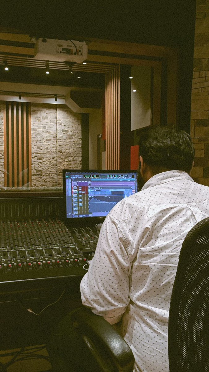 gravityindeed's tweet photo. SUPERVILLAIN is sounding so GOOD 😍 #masteringsession https://t.co/J8MQEl1grp
