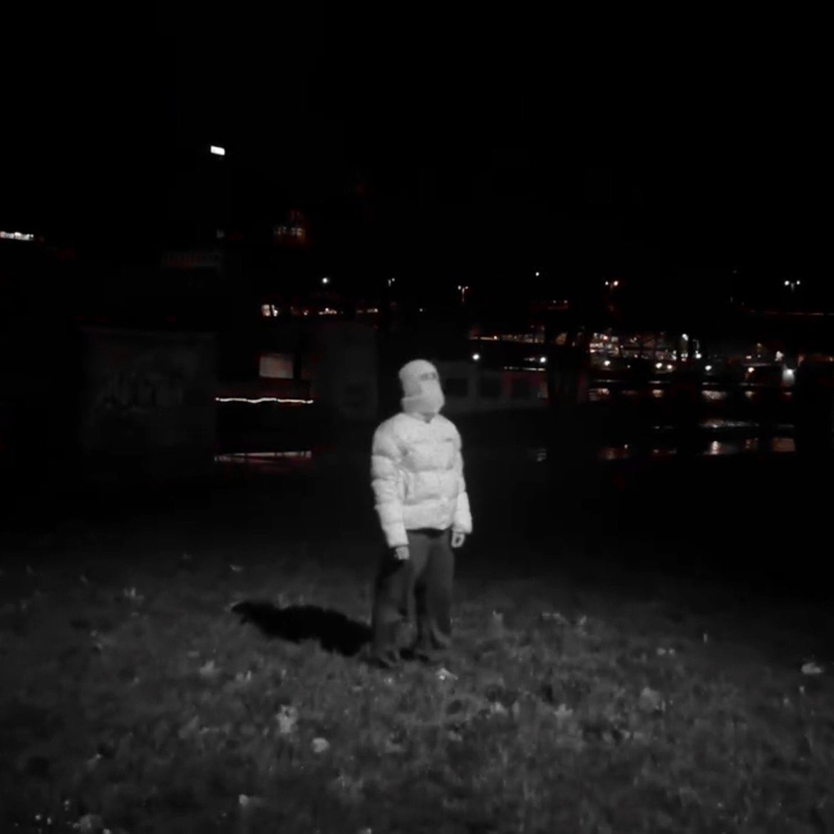 skuyrtle's tweet photo. Channel White dans son clip Tamise c'est la définition du flow https://t.co/Htm3HmJJWL