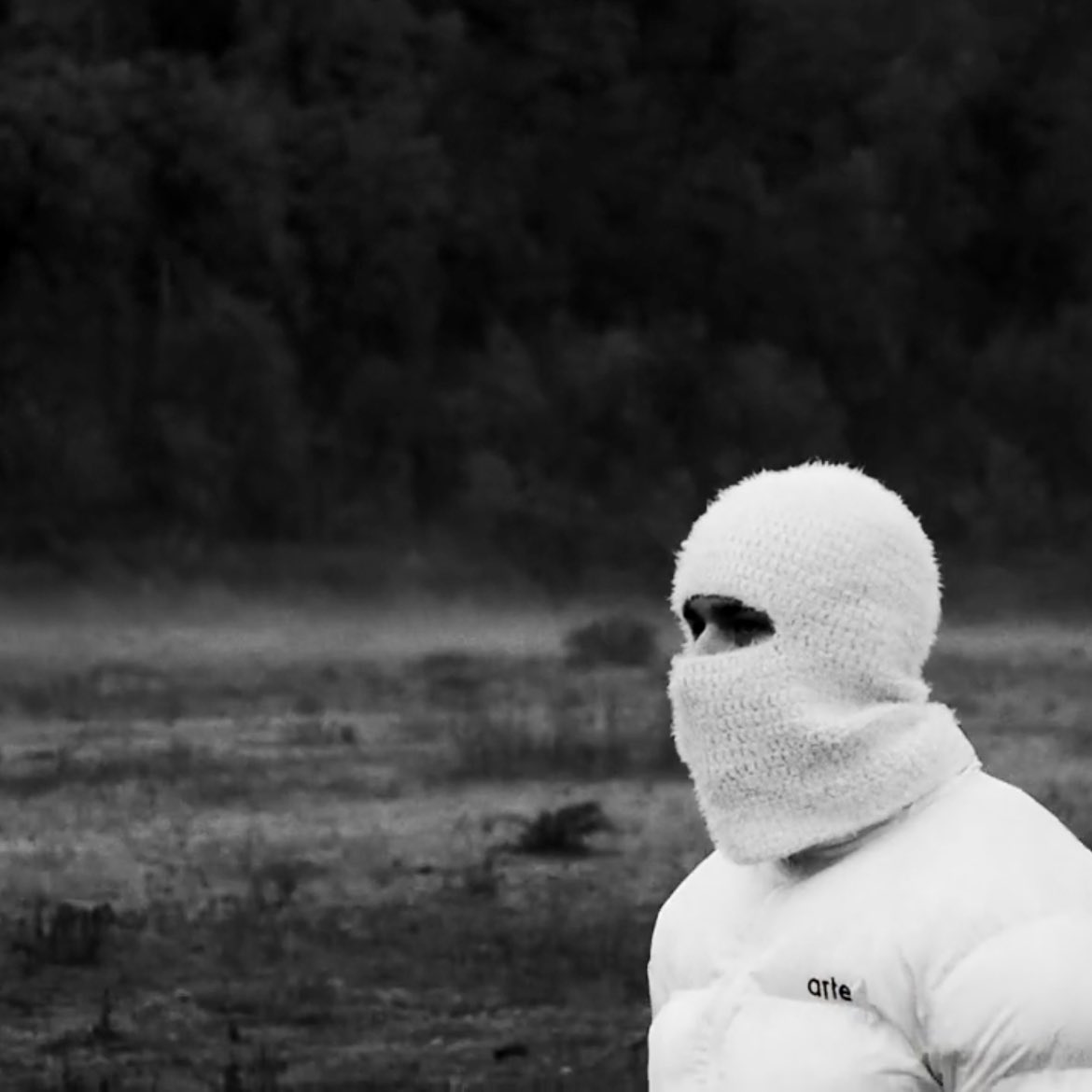 skuyrtle's tweet photo. Channel White dans son clip Tamise c'est la définition du flow https://t.co/Htm3HmJJWL