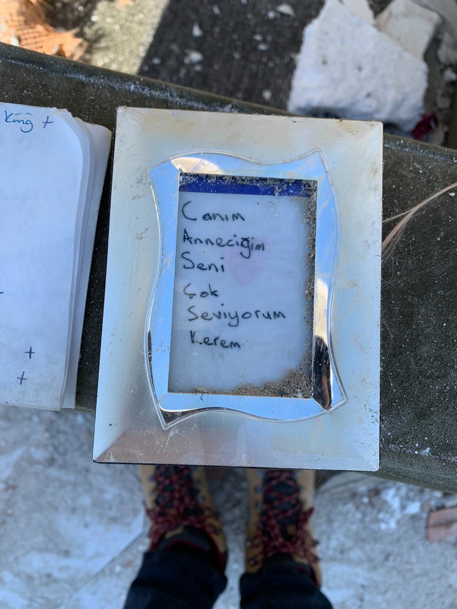 keremcemilozer's tweet photo. Bugün 2 ay oldu. Annemi, babamı, kedimi ve 29 akrabamla beraber, sayısız arkadaşı, dostu, çocukluğumu, anılarımı, hatıralarımı, mahallemi, koca bir şehri, memleketim Antakya’mı toprağın altına gömeli tam 2 ay oldu! https://t.co/pfvJwmvqtB