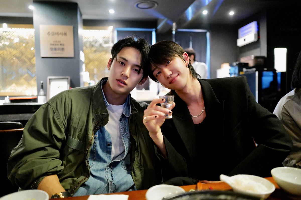 haotonin's tweet photo. "my roommate mingyu is my best friend. mingyu-ya, it's really a relief to have you by my side"

–a thread of gyuhao's beautiful soulmatism https://t.co/lwnZS5bI8O