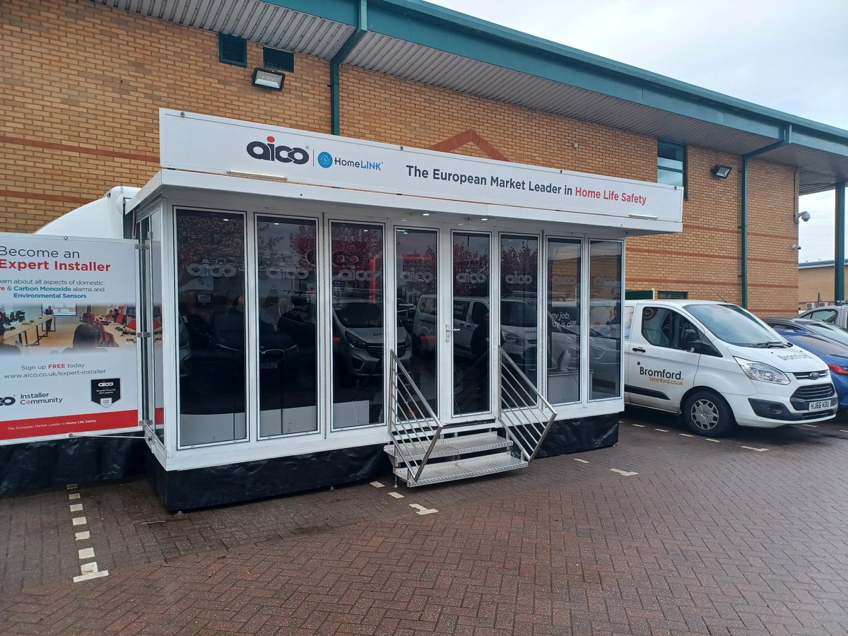 PaulHouse7's tweet photo. A day of training @Bromford today with @Aico_Limited getting our engineers up to date with everything to do with smoke alarms, IOT  and damp and mould https://t.co/u3DRxVzRVv