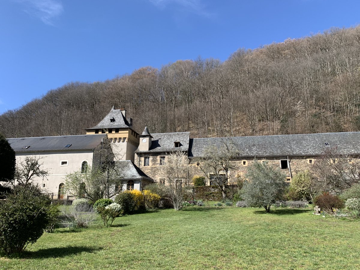 🎙️Vivez le #triduumpascal au rythme des sœurs cisterciennes de l'abbaye de Bonneval. 

➡️Au programme : reportages, offices, portraits de sœurs, éclairages spirituels…

#semainesainte #paques #aveyron #bonneval #chocolat #soeurcisterciennes #occitanie