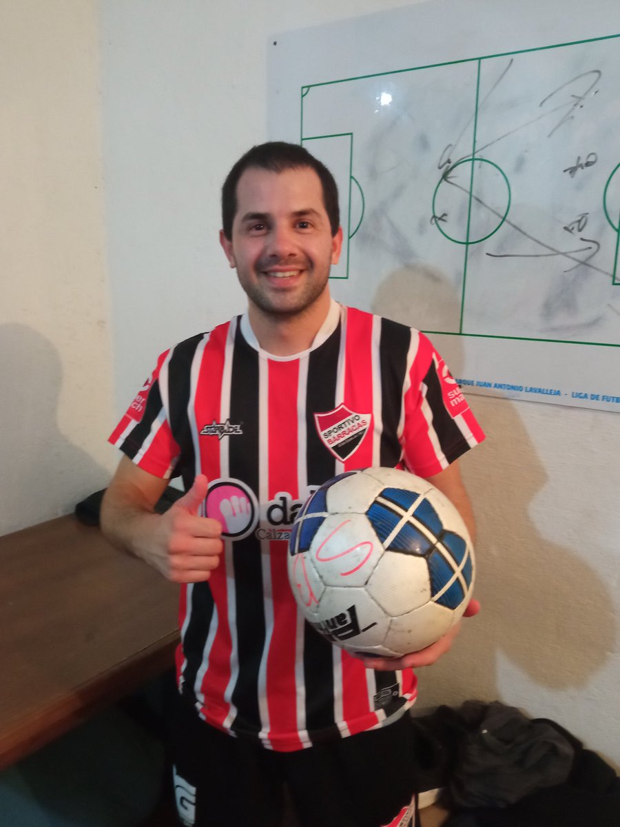 barracasdolores's tweet photo. #Local Final en el Lavalleja GANO BARRACAS!!! Fue 5-1 ante #Nacional
⚽ A. Mazzoni
⚽ I. Nadal
⚽ H. Bonti
⚽ H. Machado
⚽ @maxipe14
En semis habrá duelo de invictos cuando enfrentemos a #LaVillaFC
🔴⚪⚫ https://t.co/PlDqITq4Re