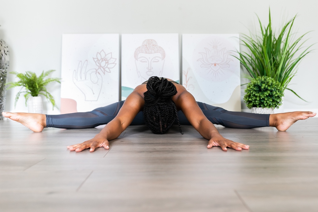 themoniquesteph's tweet photo. Day 3 #aloboutasana yoga challenge.

The center splits may just be a lifelong journey for me. No matter how much I practice, I don’t seem to make any progress!!!

#MoniqueStephanie #AloYoga #YogaChallenge https://t.co/xOObGo43zL