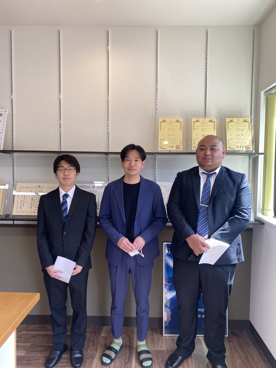 Plantbase_int's tweet photo. 2023年度入社式
4月より新卒1名、中途1名が入社しました。これから先輩、お客様、取引先各位、多くの人と関わり、大きく成長す事でしょう。
入社おめでとうございます。
#入社式
#おめでとう https://t.co/byLyzdIOb8