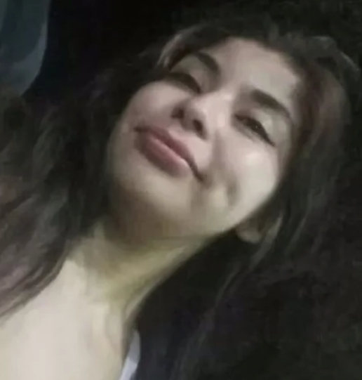 desaparecidaorg's tweet photo. Aylen Acevedo fue rociada con nafta y prendida fuego!!! por su pareja Fabián Sánchez. Ahora ella pelea por su vida en el hospital con gravísimas quemaduras en su cuerpo. El hecho ocurrió el 31/3 en Olavarría, Buenos Aires. Pedimos basta!!!, de violencia machista y femicidios!!! https://t.co/iTL599WCoY