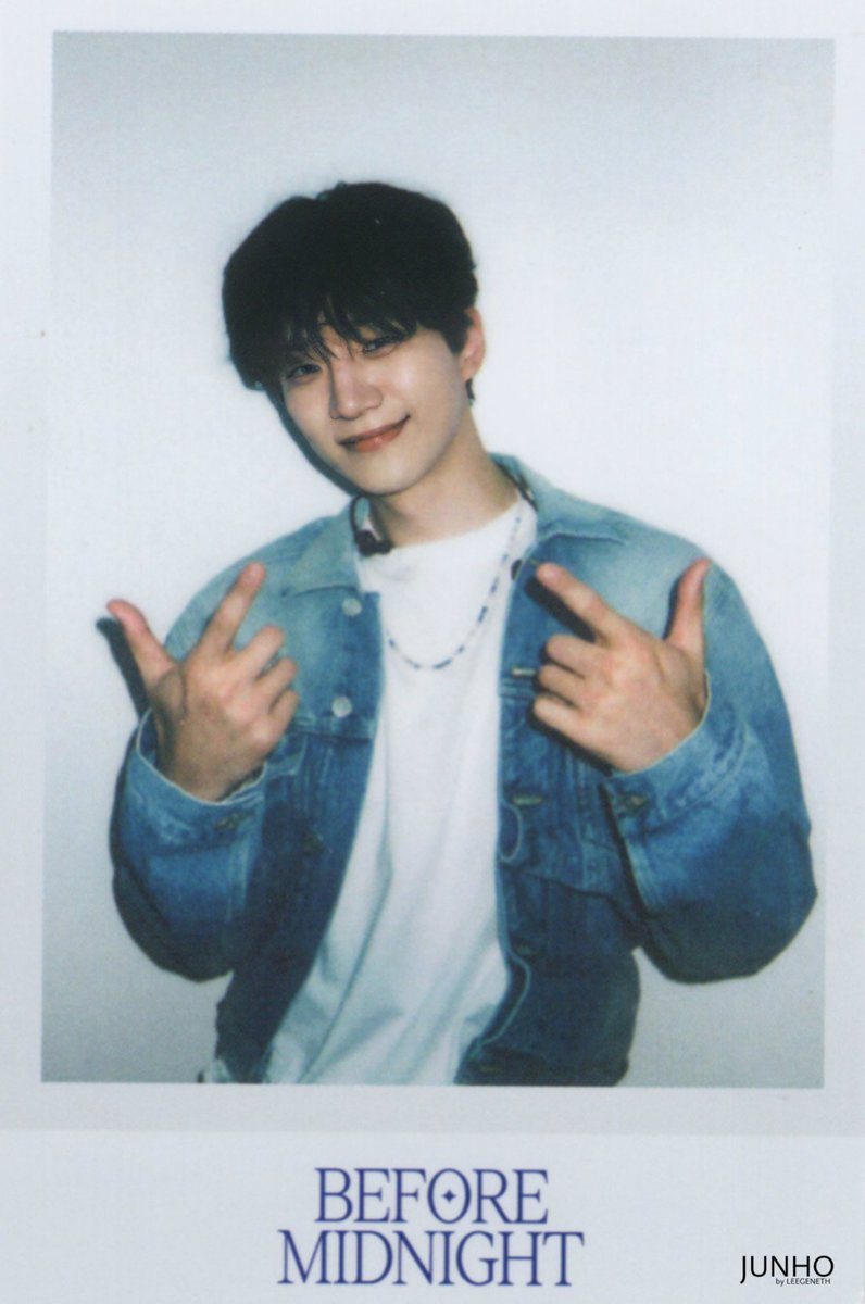 lilmeo_meow's tweet photo. Hehehhehe banget sih hand sign nya https://t.co/XtaosACEc3