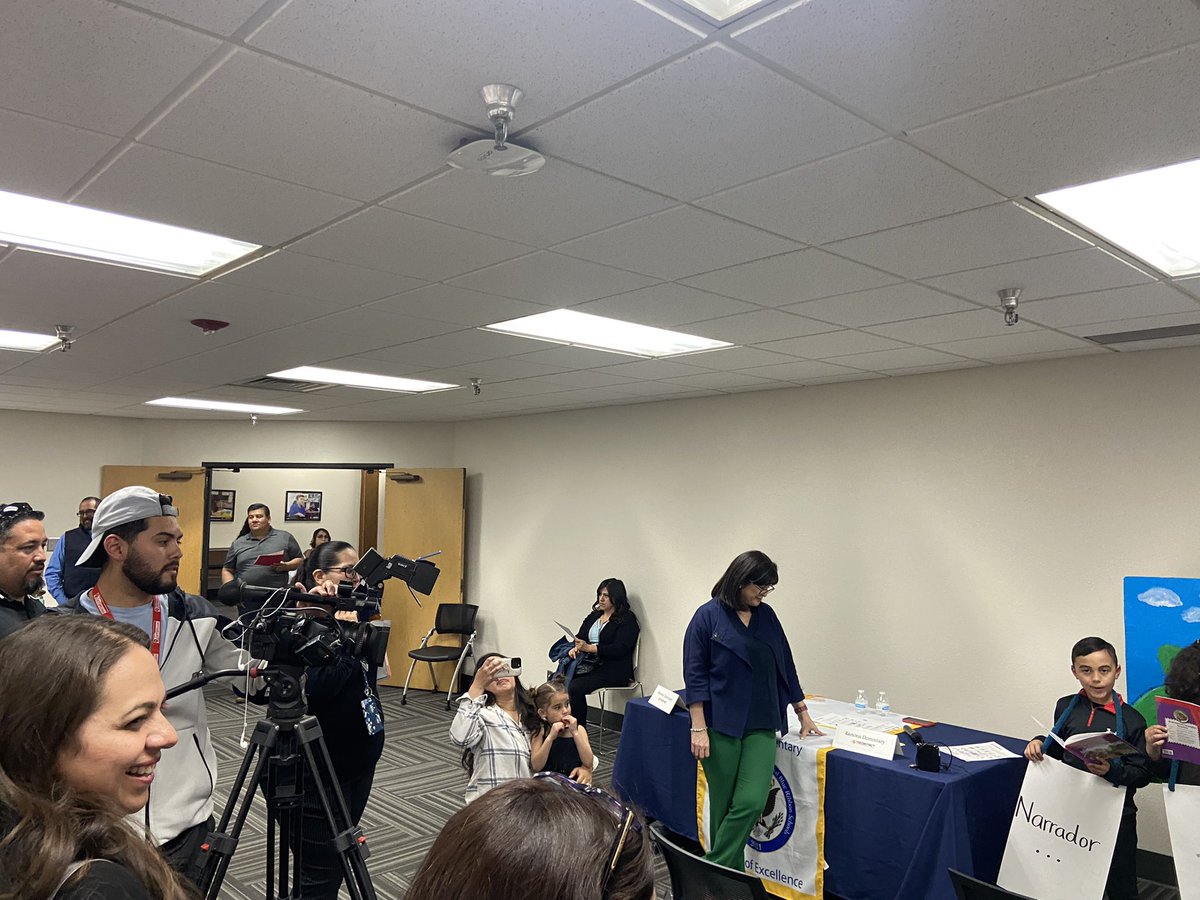 First graders showing the power of 2 languages at the District ALPS Showcase! Thank you News Channel 9 for stopping by to hear the Rams! @Leiso19 @_IreneAhumada @cmlozano96 @GEstradaYISD @NicheSocial @YsletaISD @DarleneMartEP @KTSMtv