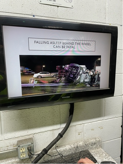 OakCreekFeederCHSP tweet media