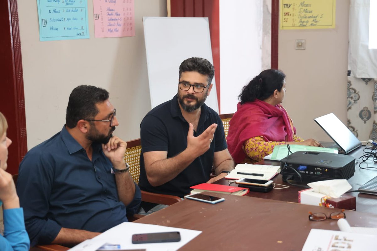 Swiss journalists had an impactful meeting on flood response by <a href="/HelvetasP/">Helvetas Pakistan</a> with partner <a href="/RDF_Sindh/">RDF</a> supported by <a href="/swisssolidarity/">Swiss Solidarity</a>  in Sindh. They want the world to hear the voices of affected families. Many stories comingup... 
<a href="/HelvetasCH/">Helvetas Schweiz</a> 
<a href="/swisssolidarity/">Swiss Solidarity</a>