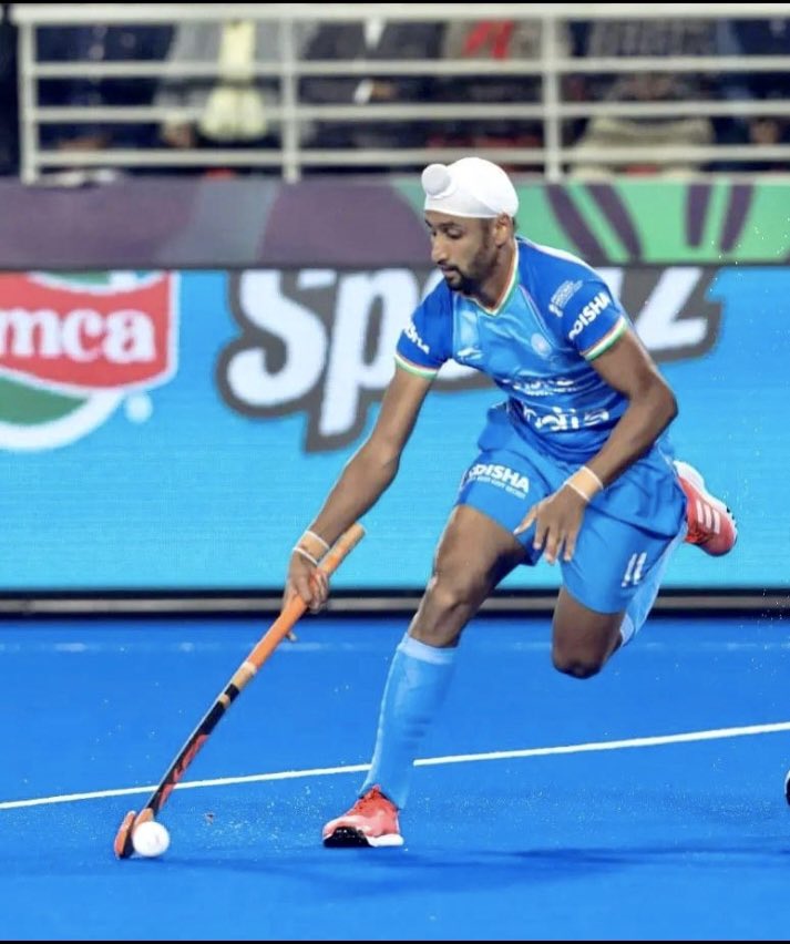 “The key to success is to start before you are ready.” ✨ #Believe11 #passion #happysoul #trainhard #training #myhappyplace #loveforhockey #india #wmk #motivation