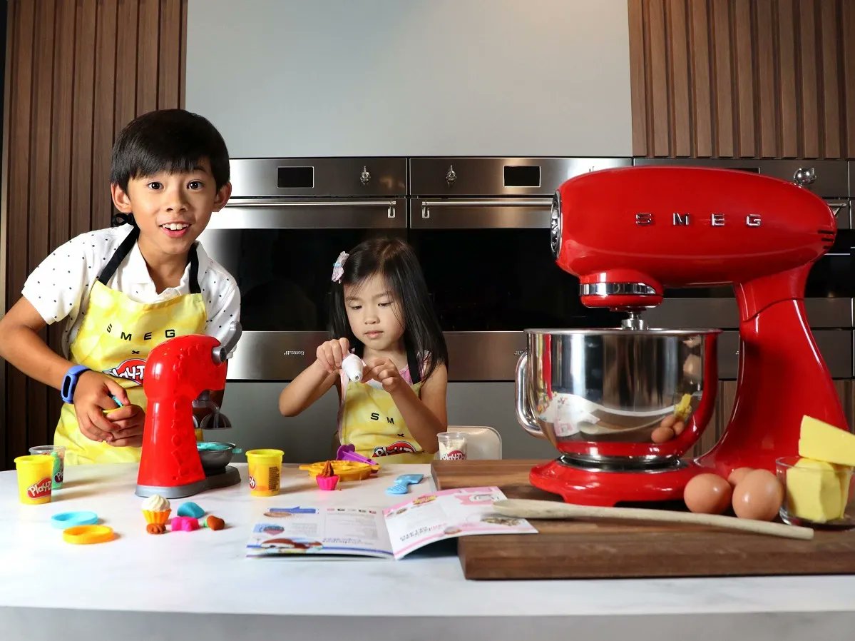 Prospectoranz's tweet photo. #Smeg Australia &amp; #PlayDoh have partnered to launch Play-Doh’s Magical Mixer, a lookalike of Smeg’s best-selling stand mixer https://t.co/RbsWELfEL1 #kids #promotion #homeappliances #consumerelectronics #toys #craft #cooking #playdough https://t.co/02v2Jox13M