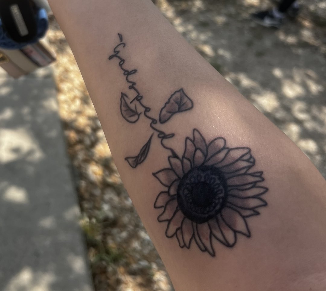 bellappowell_'s tweet photo. the word “godspeed” means so much to me, this song helped through such tough times, nothing more perfect than to get my favorite flower and word together for the first tattoo :,) https://t.co/f0G88EGwyu