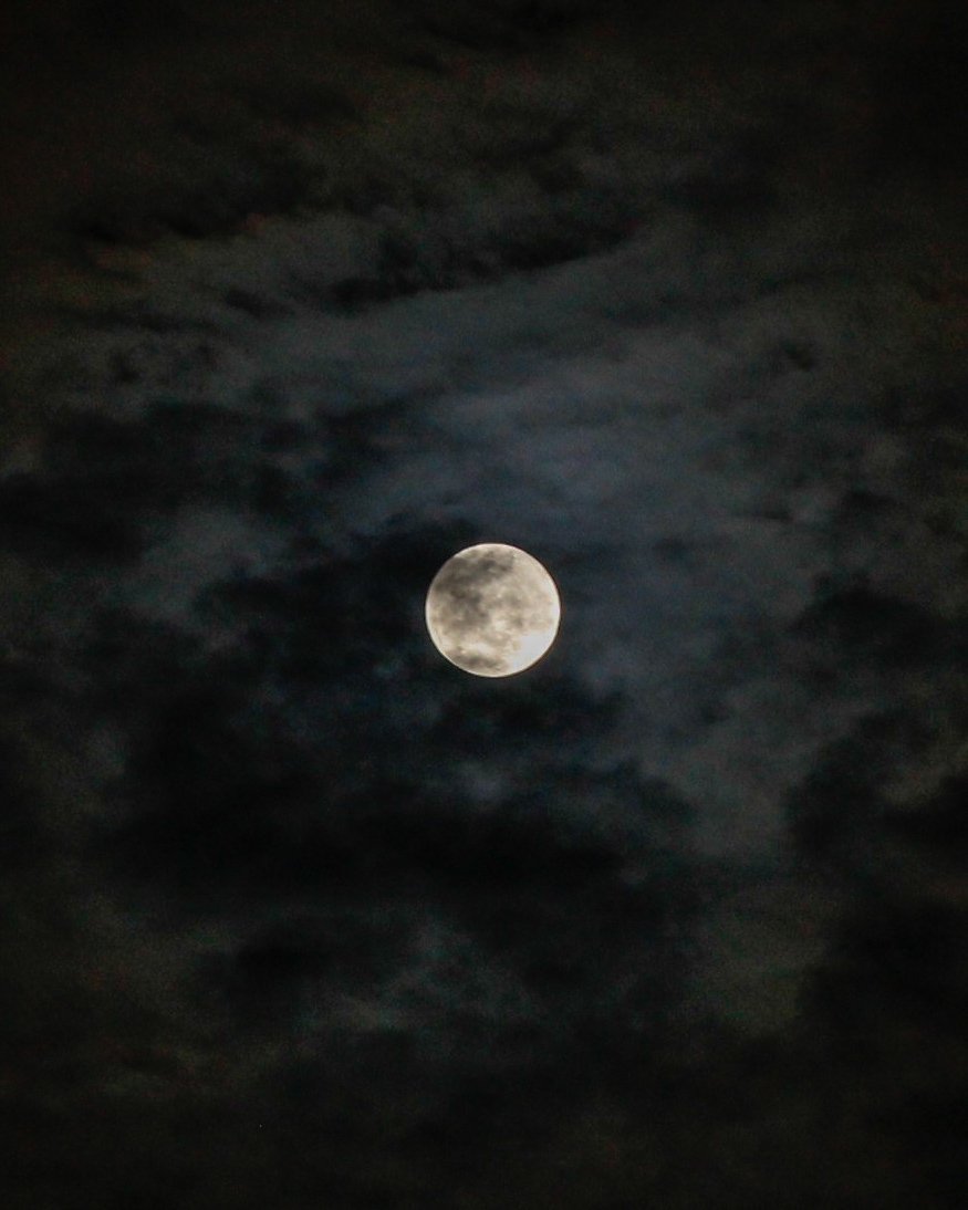 Lo que sea que se vaya... Déjalo ir. 🙌

#LunaLlena #Abril