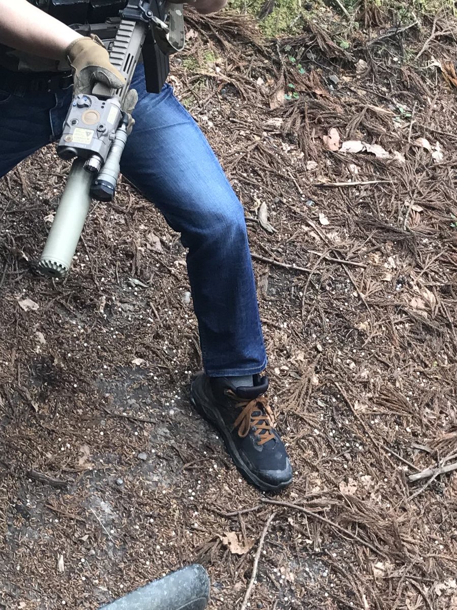 SB_N_LAND's tweet image. 『足元のお話』
靴って何履いてけばいいですか？って問い合わせがチラホラ
NEVERだと #Salomon や #MERREL 等のトレッキングシューズ愛用の方が多いです！
市内だとエブリアさん2階のXEBIOさんで取り扱いがあり、同店内のはXtyleさんでは #ESS 等の取り扱いもあるので是非お立ち寄りください！