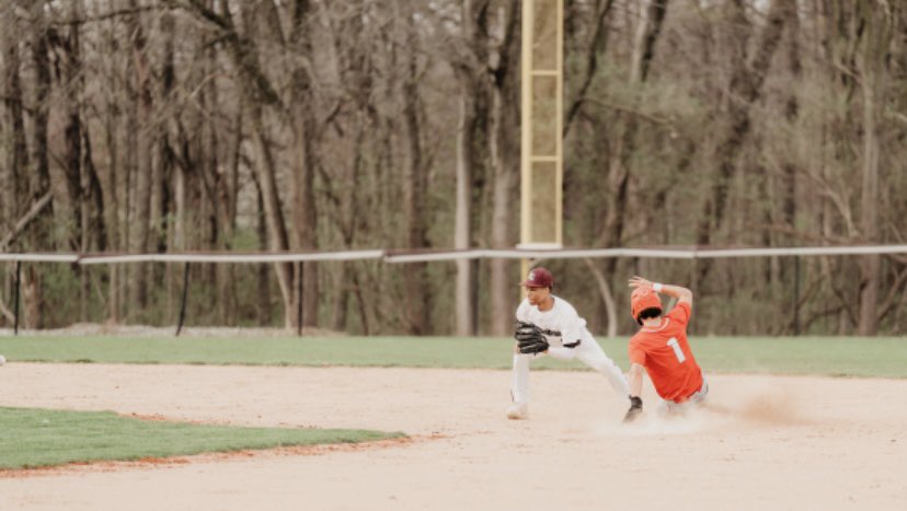 P_Richards18's tweet photo. 1st Game against LC!
2 Walks 1 HBP
3 Stolen bags
@MBPTakeover @IndyUncommited 
@BBCOACHWEB #uncommitted https://t.co/XHAbPOunhc