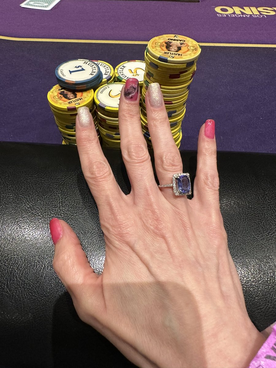 Thehammah's tweet photo. Kinda slow so far in the sesh so let me show of the latest nail designs. Guess which one is my fav? #lightelegance #pplus #jimmygel @thenailhub https://t.co/wvdsu4rH7k