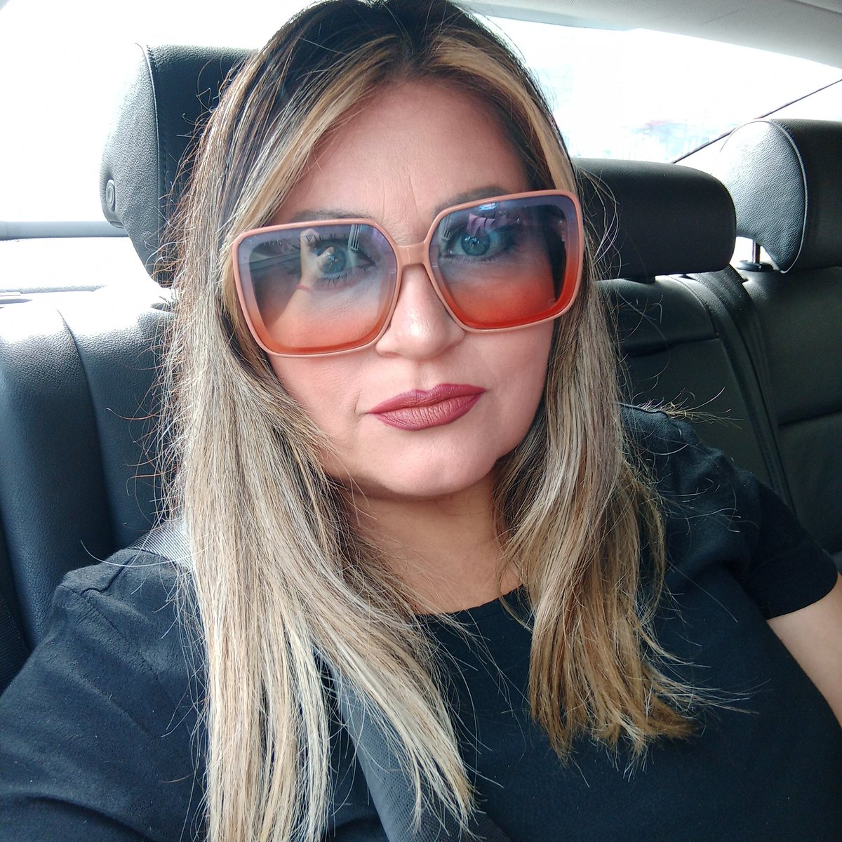 pao_antileo's tweet photo. Poniéndole el Corte... 
-000hhhwwooo que atroh!
#tonteras #RieyContagiaTuAlegría! 
#dameRT #TengoSoloLa.......... Completa la Oración!  Juega❤️ https://t.co/ZqY0L2SVYo
