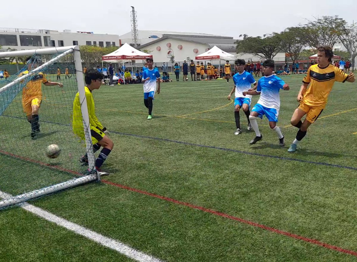 JohnWBrowne's tweet image. One win and one loss for @Stonehill_SIS in our latest round of middle school BAASC football games this week. Lots for our coaches to talk with players about in the post-match team talks. #SISlearns