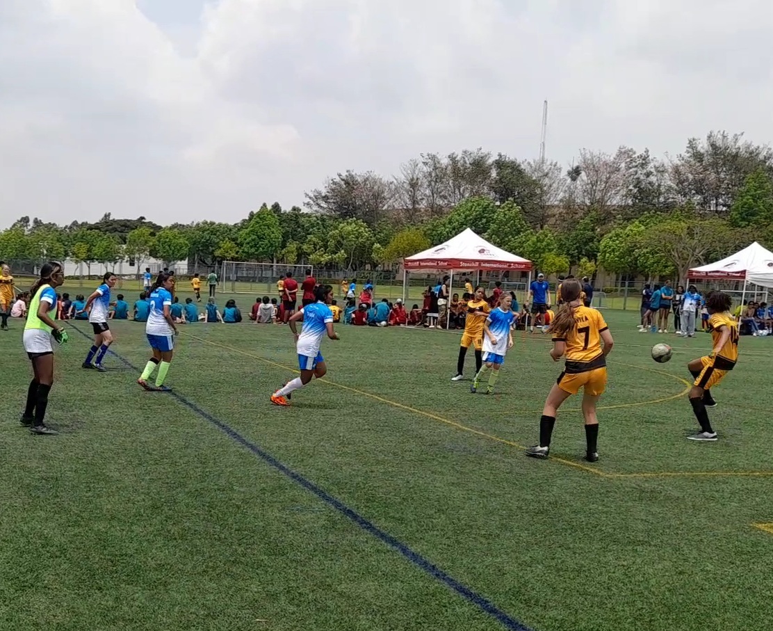 JohnWBrowne's tweet image. One win and one loss for @Stonehill_SIS in our latest round of middle school BAASC football games this week. Lots for our coaches to talk with players about in the post-match team talks. #SISlearns