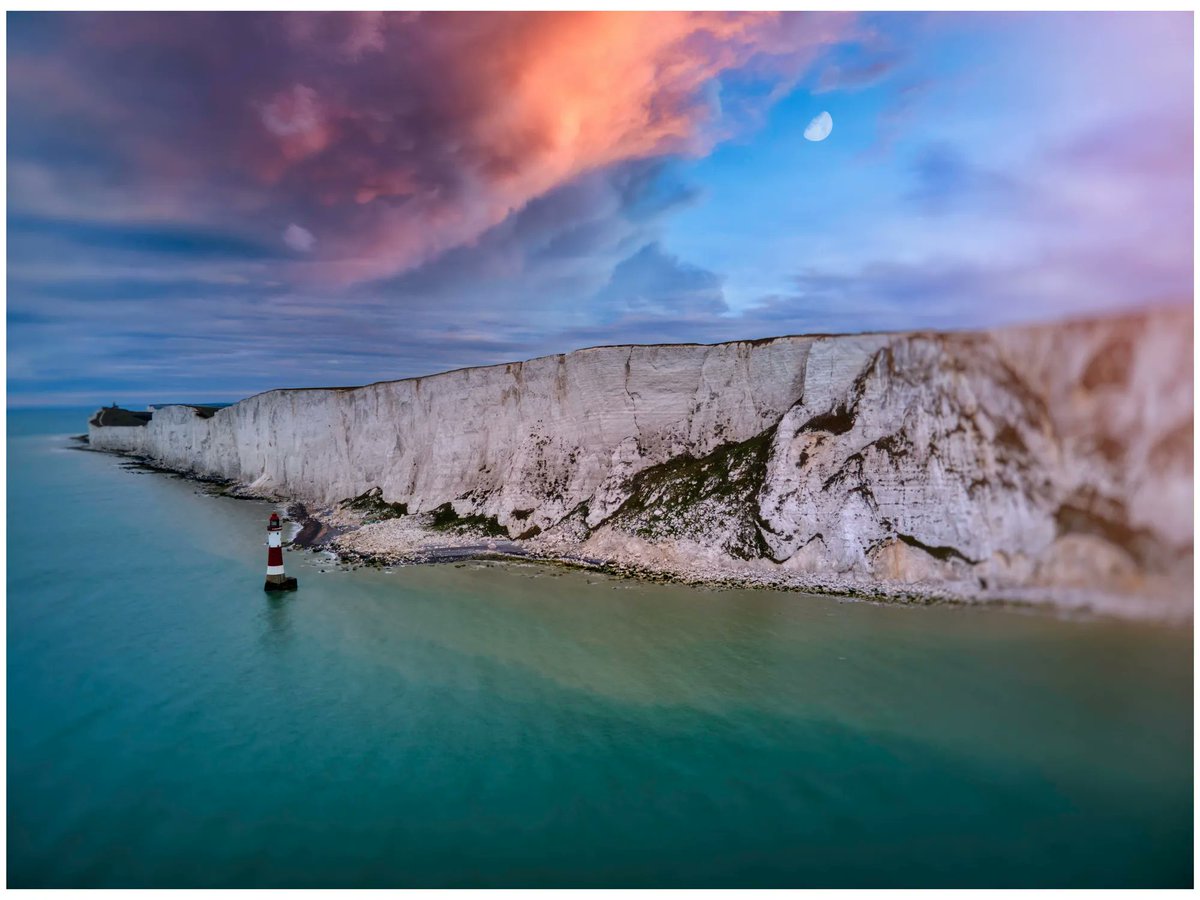 One of the most majestic coastlines in the world? Probably.

Szabolcs Baranyai's incredible drone shot is a reminder of how fragile these chalk cliffs are and why you should stay well clear of the edge and base when taking in the view.
⠀
#SevenSisters #BeCliffAware