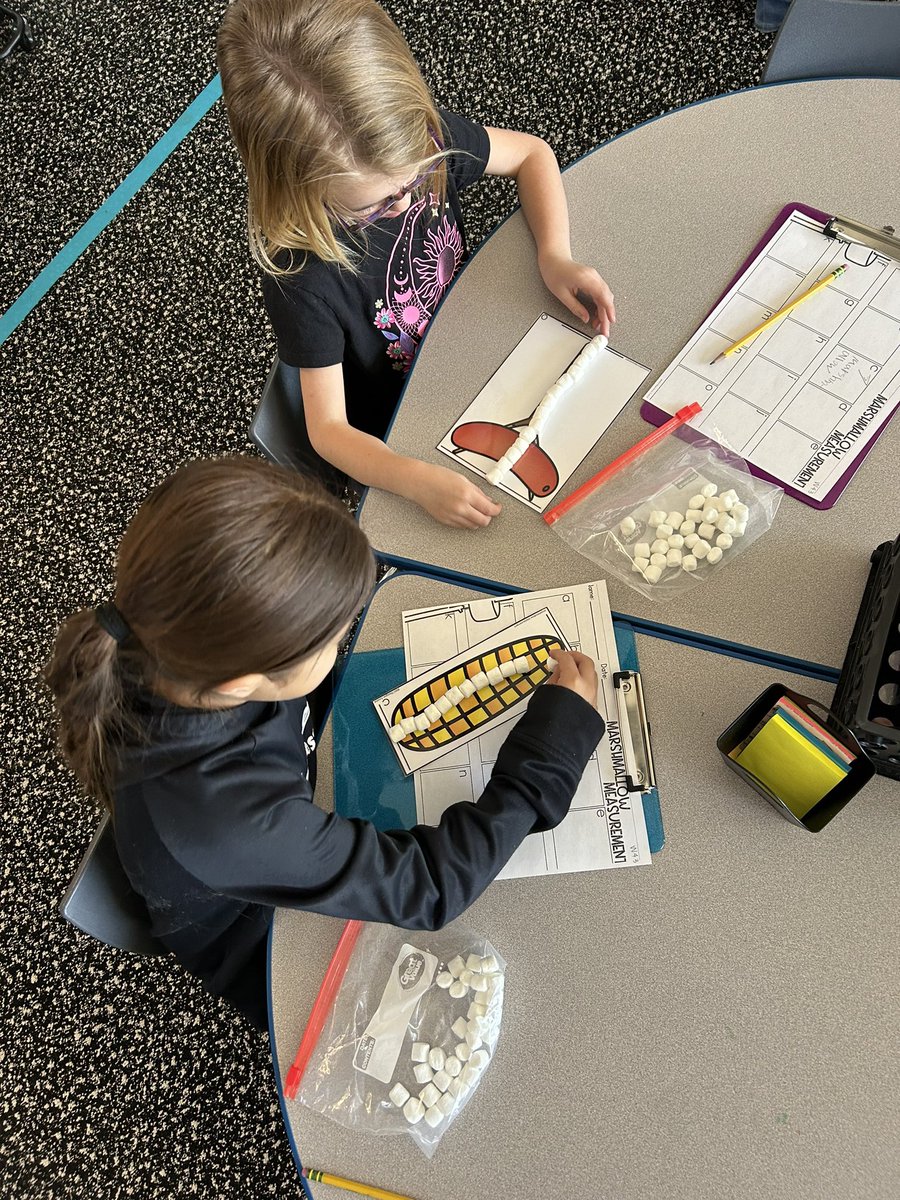 MySunshine_Amy's tweet image. Non-standard measurement is so much sweeter with edible units. #lcisd #lcisdmath #firstgrade