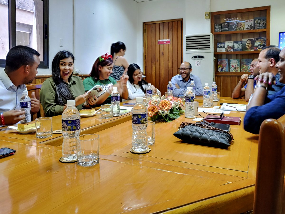 Fue un placer conocer personalmente esta tarde a Grecia Colmenares <a href="/Grecia_Jpsuv/">Grecia Colmenares</a>, Sec. General d la Juventud del Partido Socialista Unido d #Venezuela. También, a los hermanos venezolanos América Valentina, Jocsen Alvarado y Alejandra Cedeño. <a href="/CasaEditorAbril/">Casa Editora Abril</a> <a href="/NicolasMaduro/">Nicolás Maduro</a>