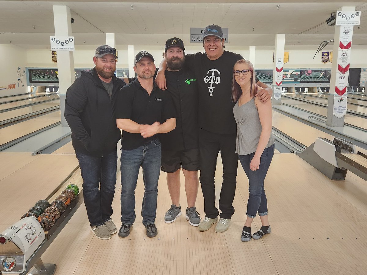 sprinterbodie's tweet photo. The 2022/2023 PJH Bowling League Champions!! Back to Back!!! Dynasty starts Next Year!! #EBOWLAS #BonnieDoonBowling #yeg #LetsGoOilers https://t.co/8YqDjVykbu