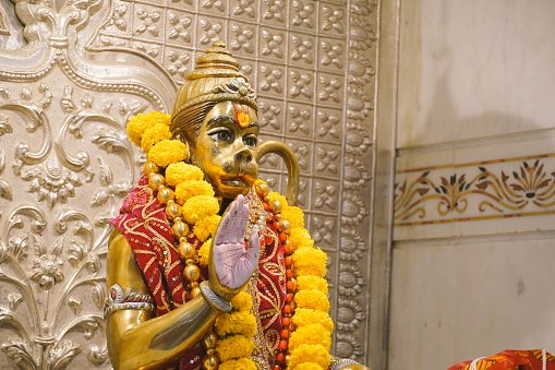 EdifyingCulture's tweet photo. A thread on the scientific relationship of Lord Hanuman and Lord Vayu(Air element).👇
(1/n) Lord Hanuman the son of the deity Vayu, also known as Pavanputra adapts that Vayu element (tatva) in himself. 
#हनुमान_जन्मोत्सव 
#हनुमान #hanumanjanmotsav 
#जय_हनुमान #जय_श्रीराम https://t.co/AtMPaPmgLv