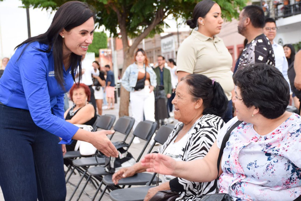 municipio_leon's tweet photo. Hoy acompañamos a la Presidenta Municipal @AleGutierrez_mx en el recorrido por las diferentes actividades que #VIVELEÓN
En el #CentroHistórico te espera con la #CanchaInflable, #VideoMapping, y muchas actividades más que puedes consultar en 👉 https://t.co/zg5rTis7pK https://t.co/C91j6HeXEs