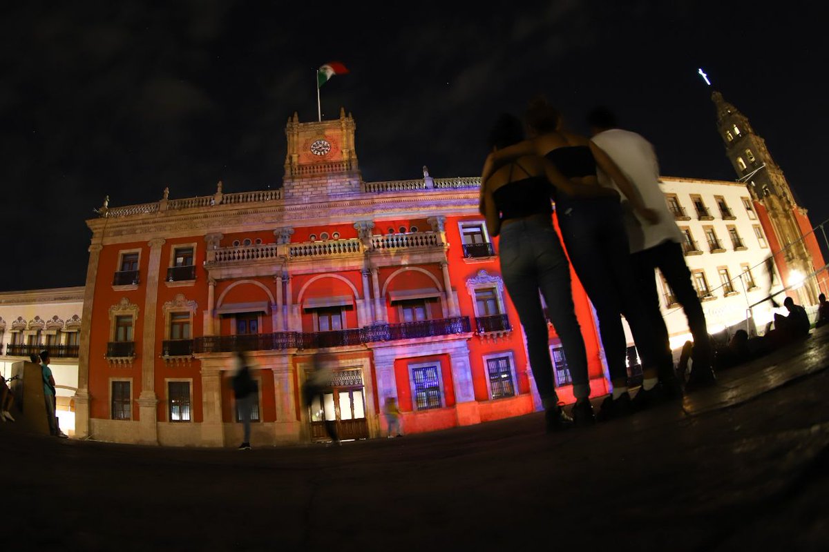 municipio_leon's tweet photo. Hoy acompañamos a la Presidenta Municipal @AleGutierrez_mx en el recorrido por las diferentes actividades que #VIVELEÓN
En el #CentroHistórico te espera con la #CanchaInflable, #VideoMapping, y muchas actividades más que puedes consultar en 👉 https://t.co/zg5rTis7pK https://t.co/C91j6HeXEs