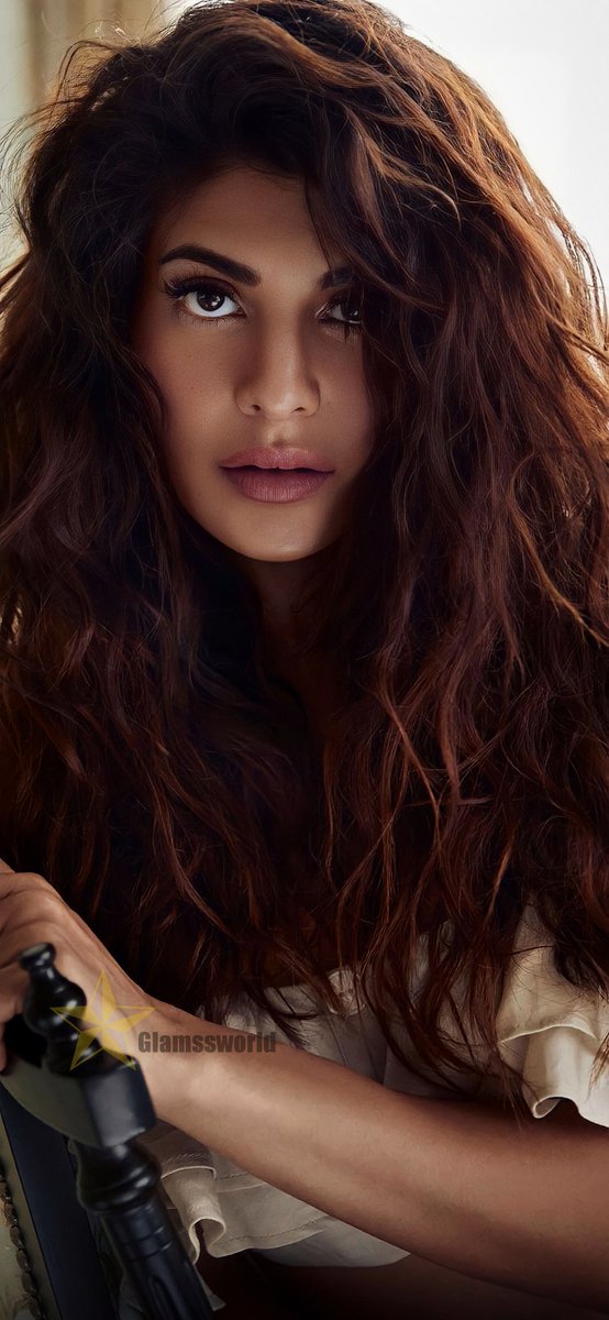 Jacquelinestann's tweet photo. All Messy #JacquelineFernandez https://t.co/G8w1XnAqvq