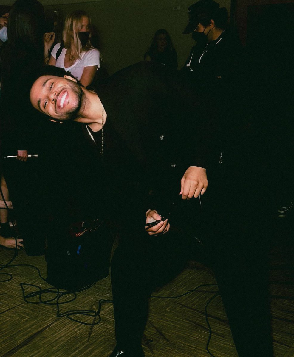 WeekndAccess's tweet image. 1 year ago.