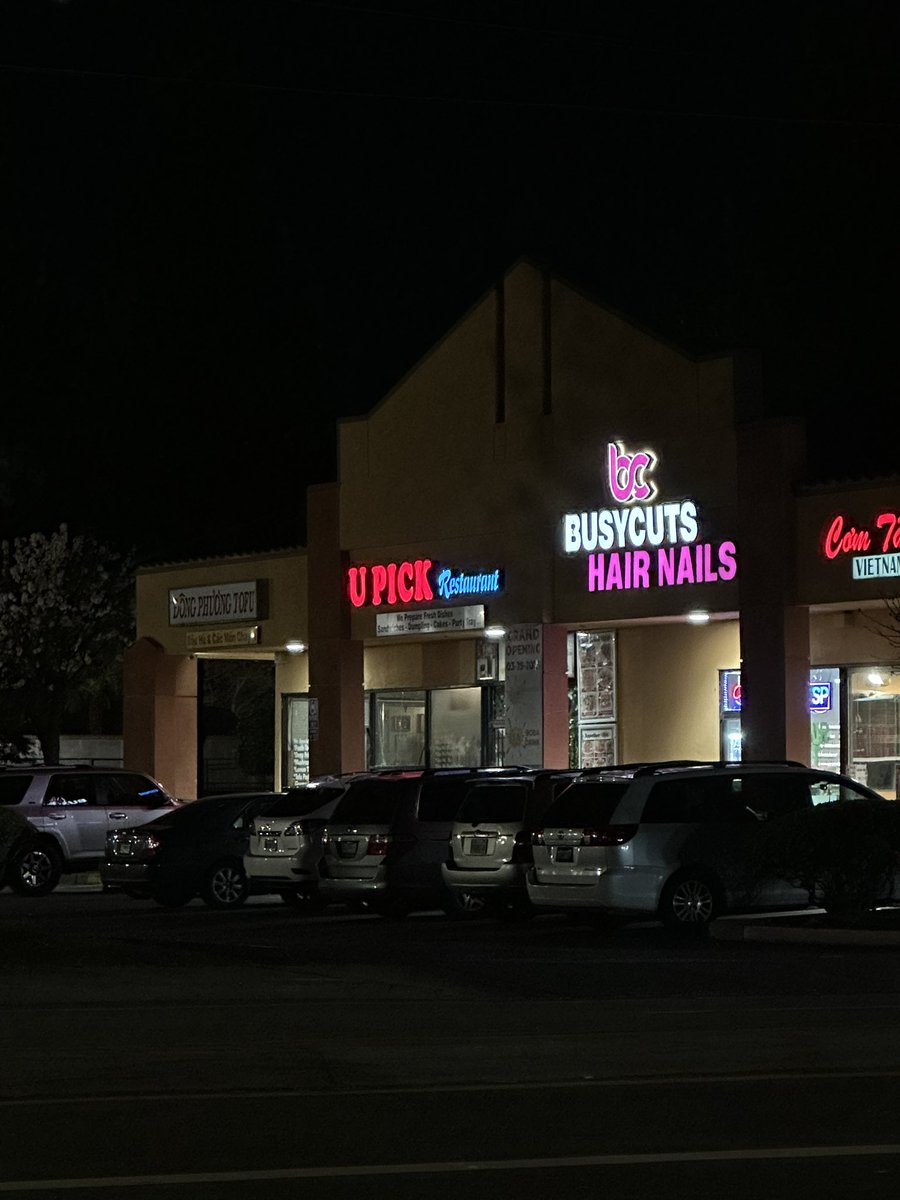 studpham's tweet photo. found the perfect spot to take my gf next time i ask her what she wants to eat https://t.co/ynH9ykR7ld