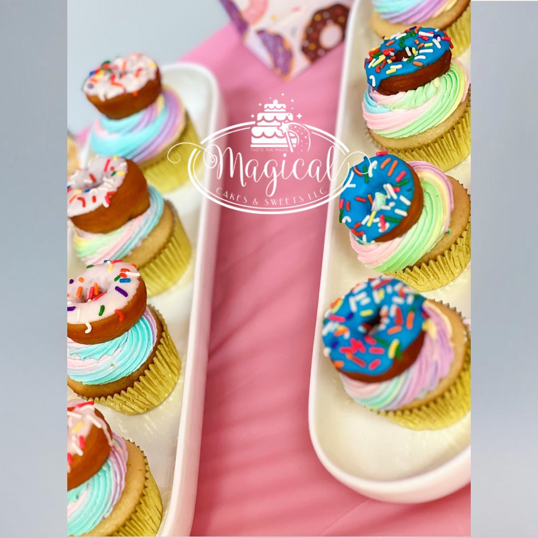 MagicalCakesnSw's tweet photo. Whatโs better than a cupcake? A cupcake with a donut ๐ฉ on top! ๐๐ฅน๐คค๐คค
.
.
#cake #donuts #donuts๐ฉ #yummy #delicious #sweet #cakedecorating #cakedesign #cupcakes #cakeart #fyp #viral #cakeshop #bakery #beautiful #love #happybirthday #birthdaycake #houston #houstoncakes #explore https://t.co/1fjJiHRfXf