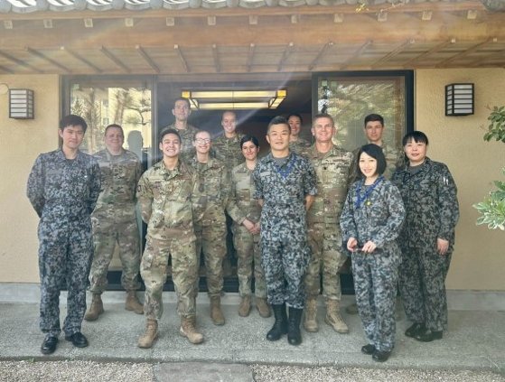 asc_jasdf_e's tweet photo. #ASC members came and visited U.S. 5th Air Force A2 and had bilateral Intel exchange in Yokota AFB. ASC will continue to enhance and maintain a cooperative relationship w/ U.S. 5th Air Force in various areas for regional peace and stability. #JASDF #ASC #USAF #5AF https://t.co/j1bqJKgGGd