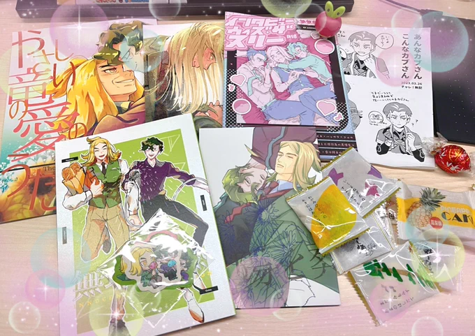 aaaaa big thanks to @Honeboshi0721 for brings me so many gorgeous fanbooks!!!😭😭😭😭I'm crying so loudly and thanks to all these genius artists thank you so much you make the world become better!!! these precious books will be my TAKARAMONO🥹🥹🥹 