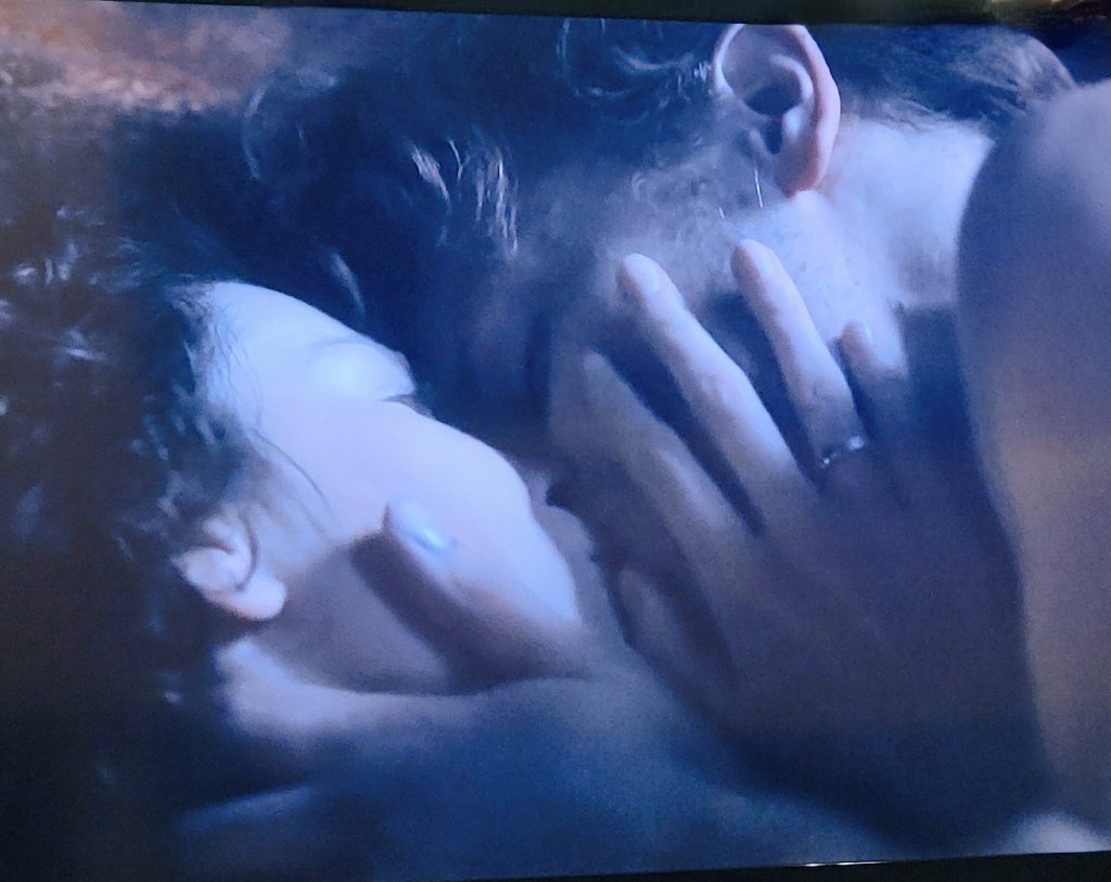 SchnepsTamara's tweet photo. It's after MN,as I'm watching a most favourite scene 🙌 So many emotions,but happy tears🥹 a love that's beyond measure ❤️💙❤️
#AMalcolm
#SamHeughan
#JamieFraser https://t.co/UVlw1rCuQs