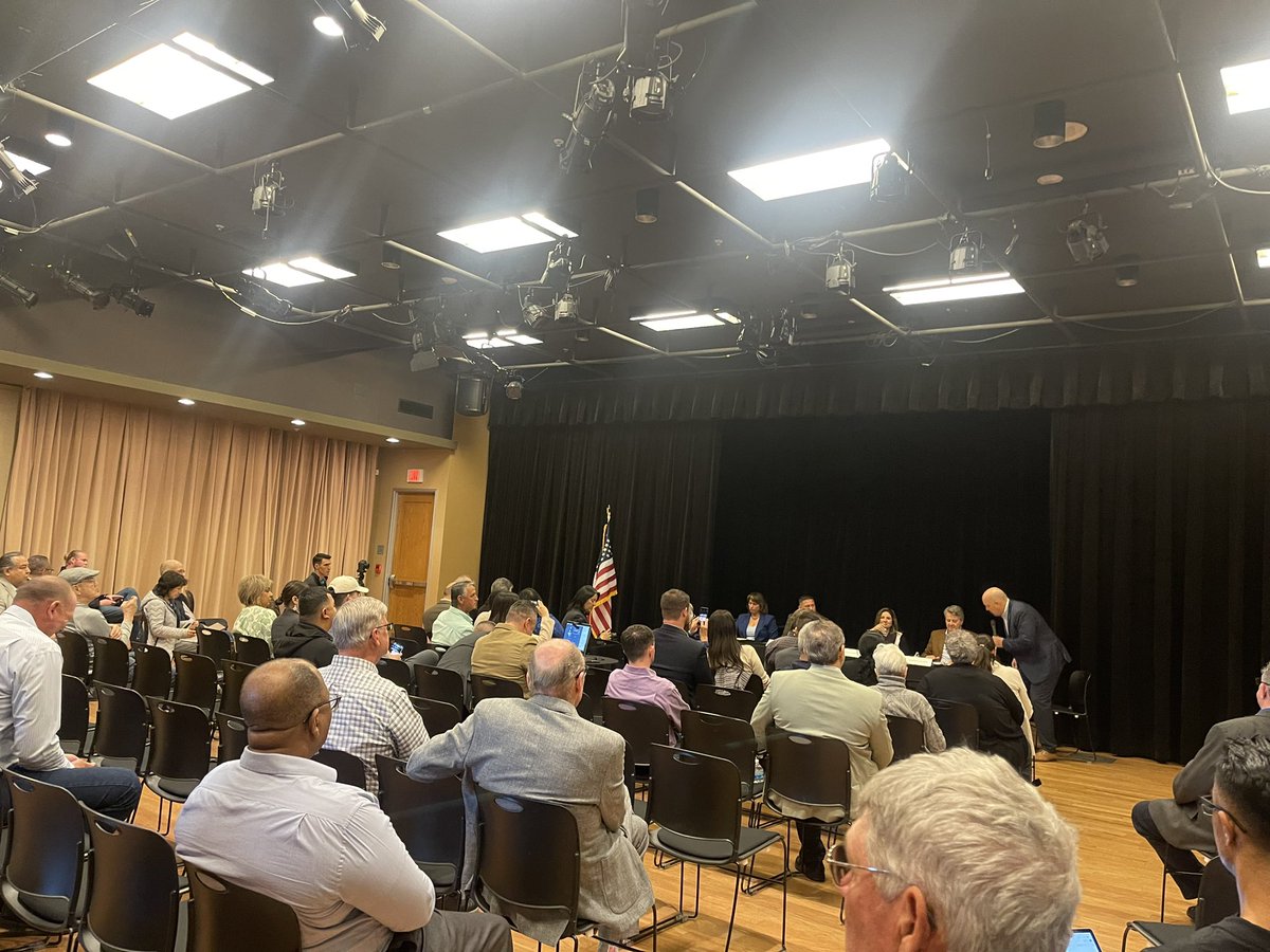 JuanAlanisCA's tweet photo. A great night at Turlock Government Night Town Hall!

Thanks to everyone to came out &amp; asked questions of myself, Mayor Amy Bublak, @AlvaradoGil2026 &amp; @RepDuarteCA13.

Thanks to @vitodistrict2 for hosting &amp; moderating!

Always love hearing from folks on what matters.

#caleg https://t.co/wfkuCkcNNL