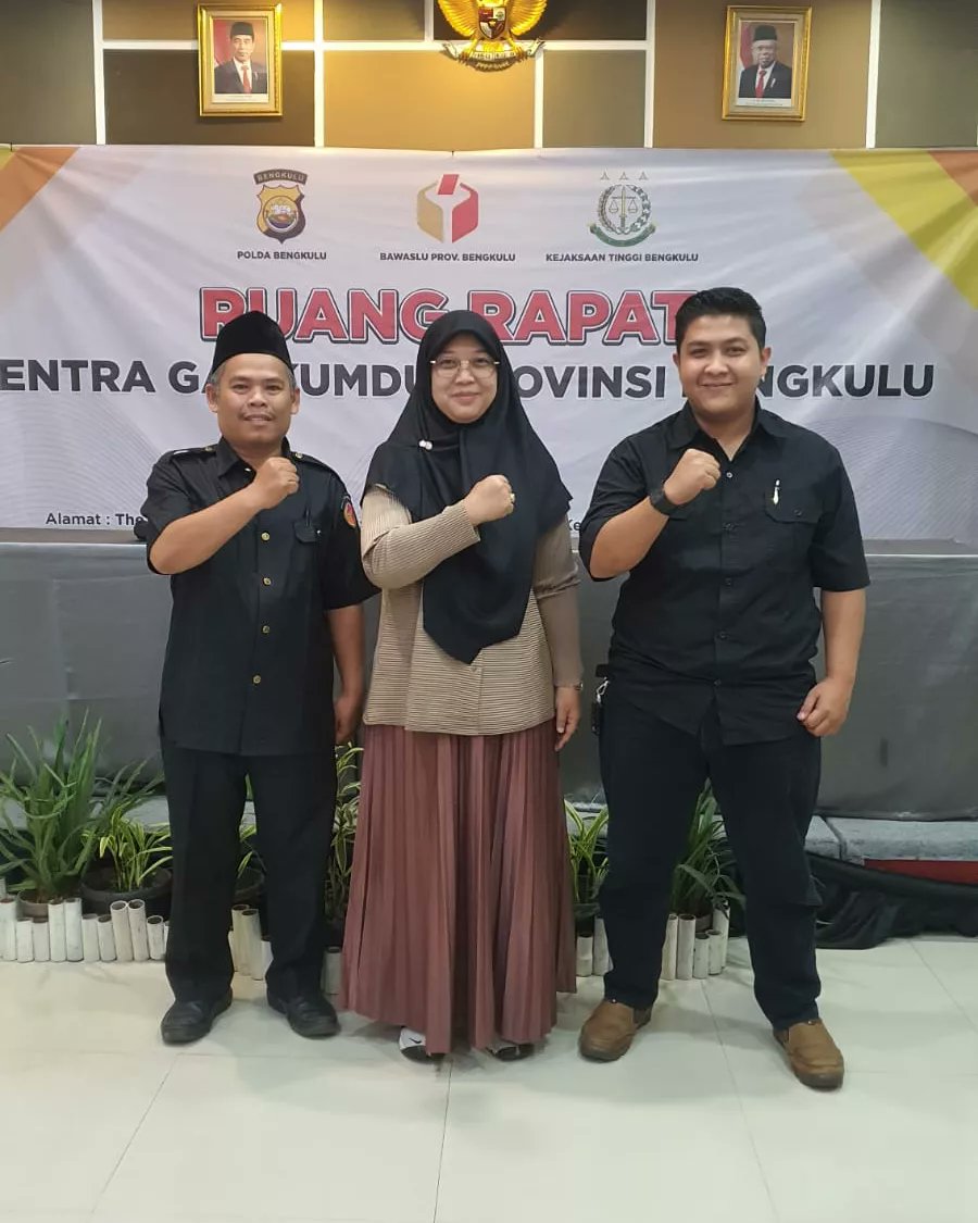 BawasluRL's tweet photo. RAPAT ASSESMENT SIGAPLAPOR DI SEKRETARIAT GAKKUMDU PROVINSI BENGKULU

selengkapnya klik di👇👇
https://t.co/bbErMi6oHJ

#AyoAwasiBersama
#CegahAwasiTindak
#HumasBawasluProvinsiBengkulu
#HumasBawasluRejangLebong https://t.co/FEmNH1urvz