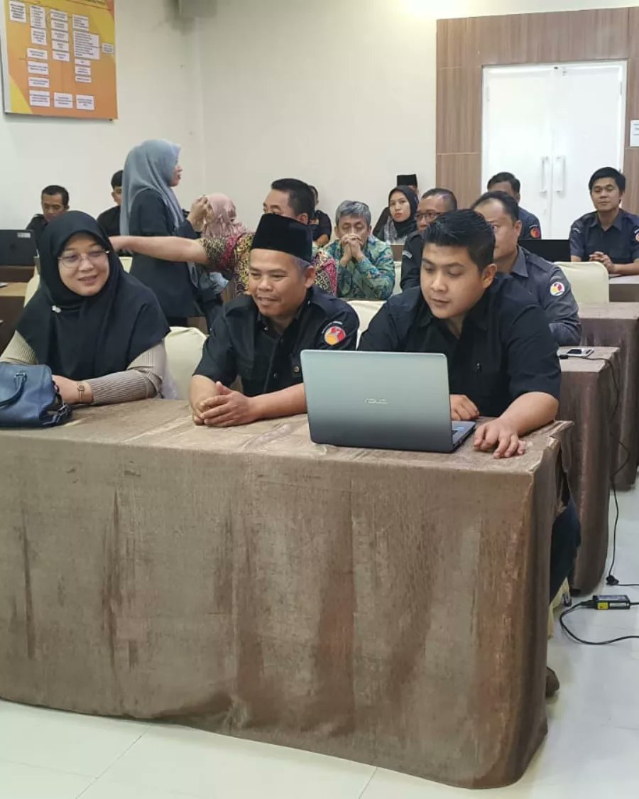 BawasluRL's tweet photo. RAPAT ASSESMENT SIGAPLAPOR DI SEKRETARIAT GAKKUMDU PROVINSI BENGKULU

selengkapnya klik di👇👇
https://t.co/bbErMi6oHJ

#AyoAwasiBersama
#CegahAwasiTindak
#HumasBawasluProvinsiBengkulu
#HumasBawasluRejangLebong https://t.co/FEmNH1urvz