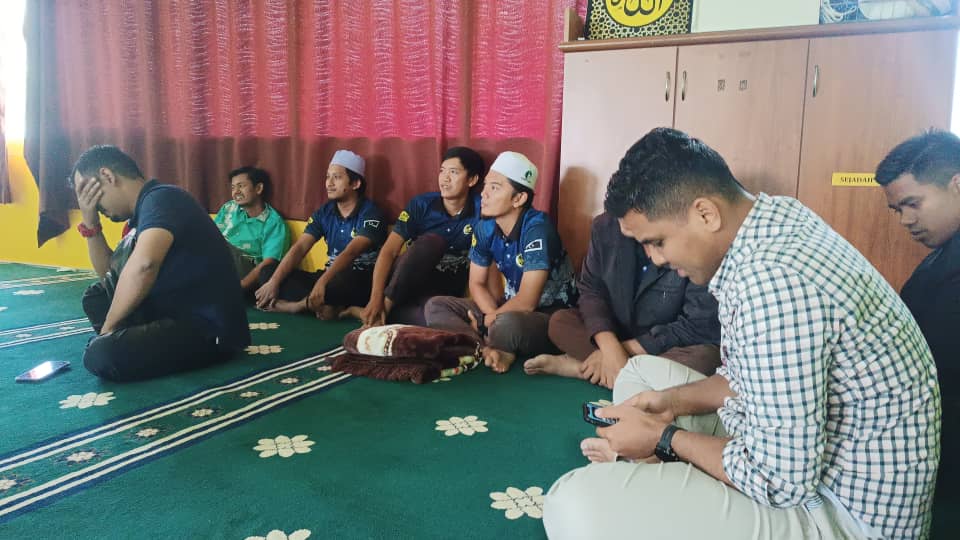 Kuliah dhuha bulanan: penerapan nilai nilai integriti dalam kemuliaan Ramadan yang disampaikan oleh ustaz mohd Zulkifli b. Ibrahim imam masjid geliga dan surau baiduri geliga yang diadakan di surau Al mukmin JKR Kemaman.