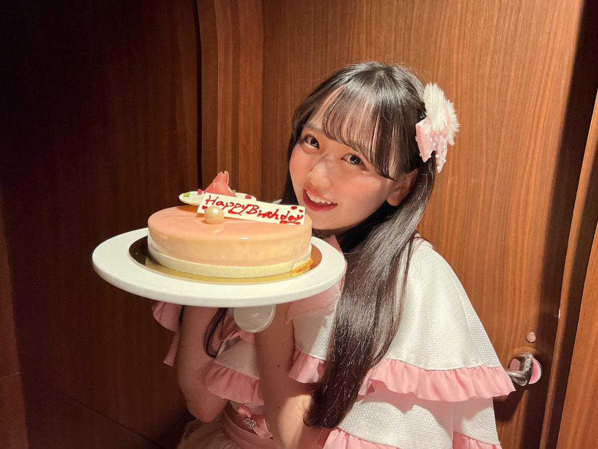 今回も❕ 台湾のプロモーターの方からサプライズで2人の誕生日ケーキ