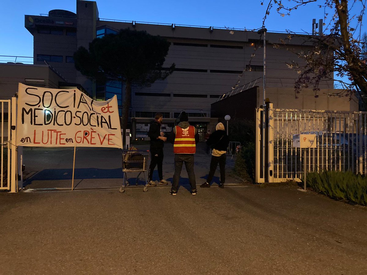 La direction d'Ocelia refuse de lever l'assiduité, les etudiant.e.s et leurs soutiens la mettent donc en place !