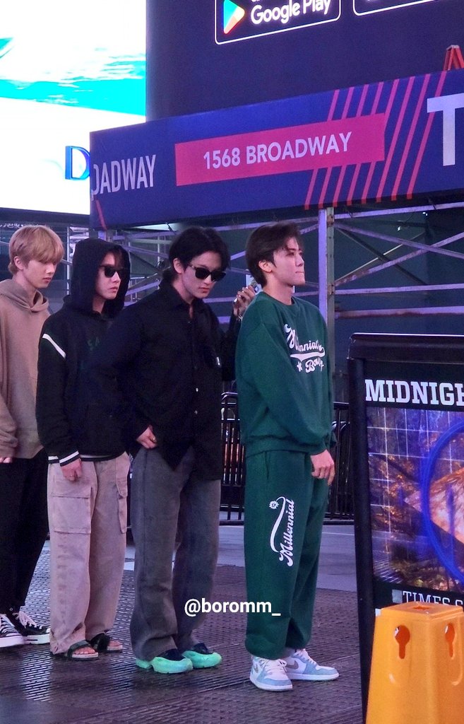 jungshasa's tweet photo. MARK WITH SUNGLASSES??!!!! NA JAEMIN EXCUSE ME ??!!!! 😭😭😭😭😭😭😭😭😭😭😭😭😭😭😭😭

cr boromm_ https://t.co/HzqXgF77T8